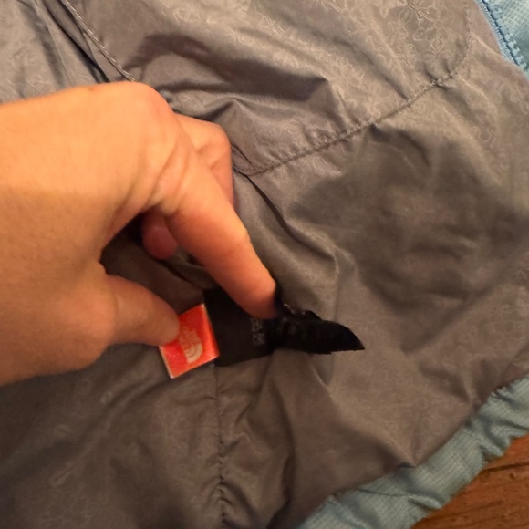 The North Face light puffer jacket size 7-8 girls - Picture 5 of 7